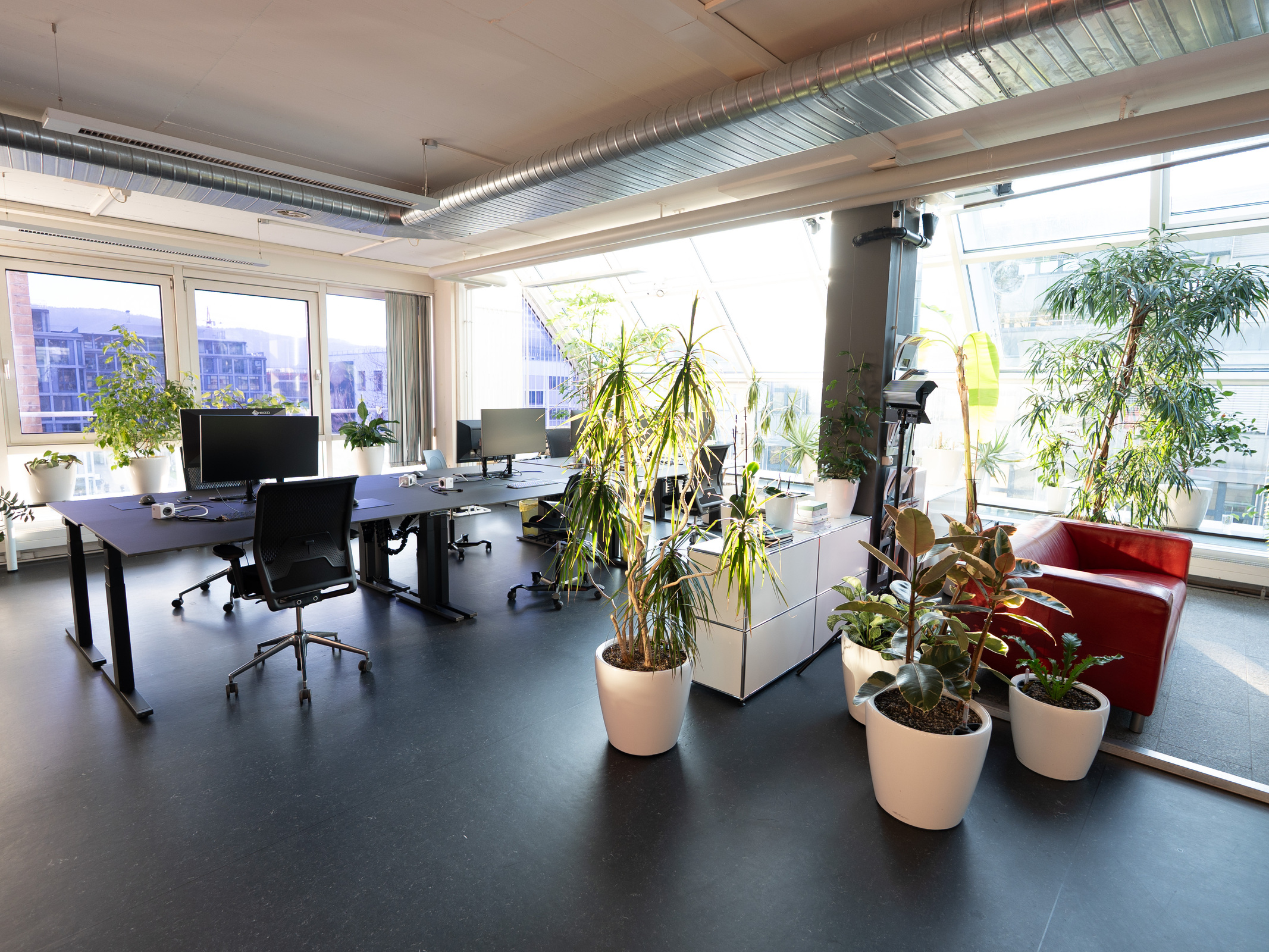 Arbeitsinsel mit sechs Plätzen